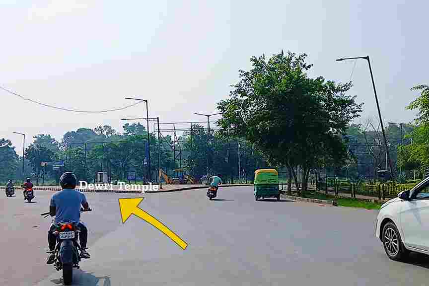 left Turn towards NH33 for Dewri Temple after kantatoli chowck 