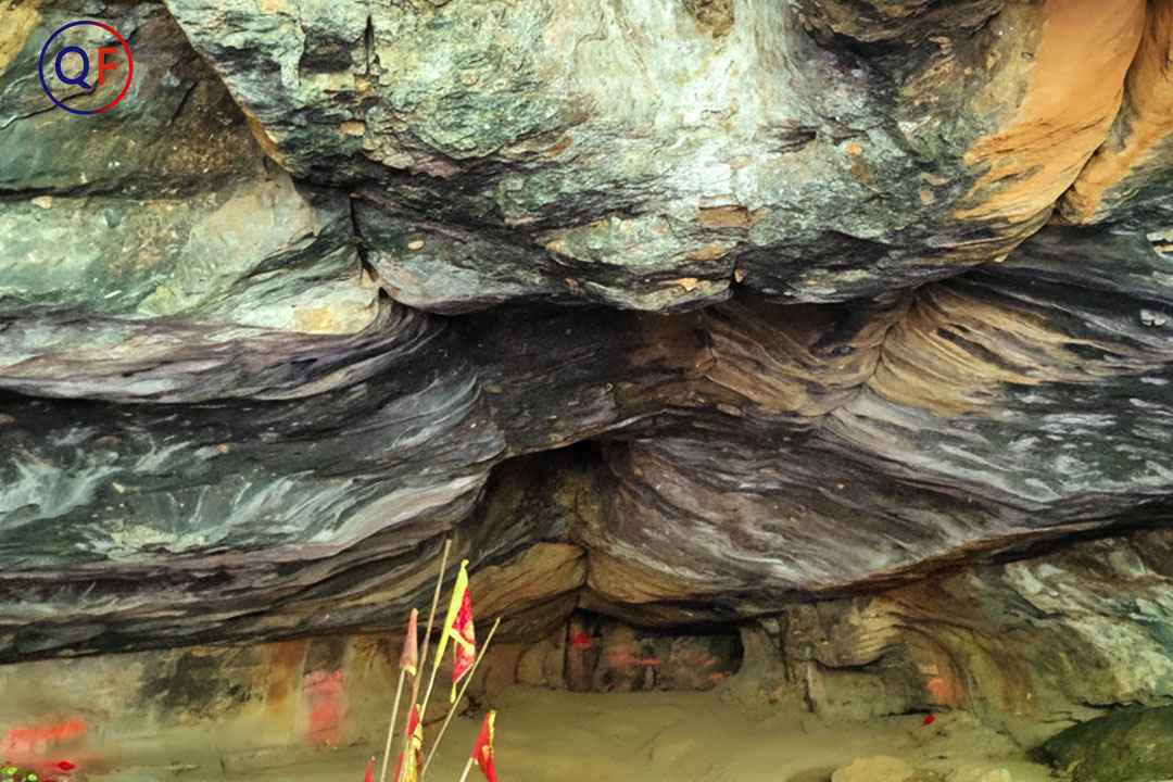 mysterious tunnel in isko cave