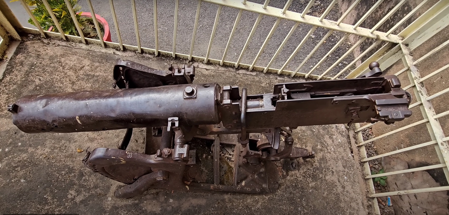 Second world war era macine gun